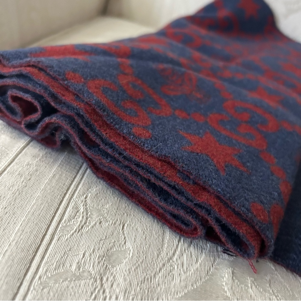 GUCCI red & blue CONSTELLATION Bee GG Stars wool/silk reversible long scarf NWT - Picture 7 of 9